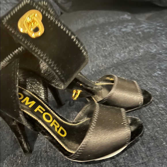 NEW Tom Ford satin & velvet ankle-wrap sandals! - Picture 5 of 7